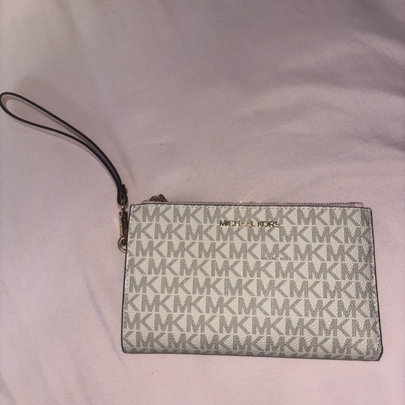 Michael Kors  Wristlet Clutch - Picture 1 of 4
